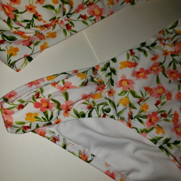 Shade & Shore Swimsuit Small - Picture 2 of 11